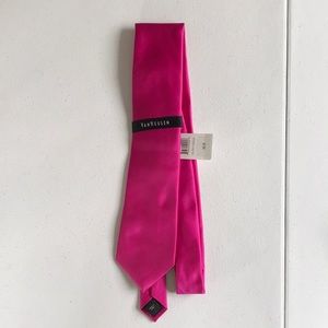 Van Heusen fuschia tie